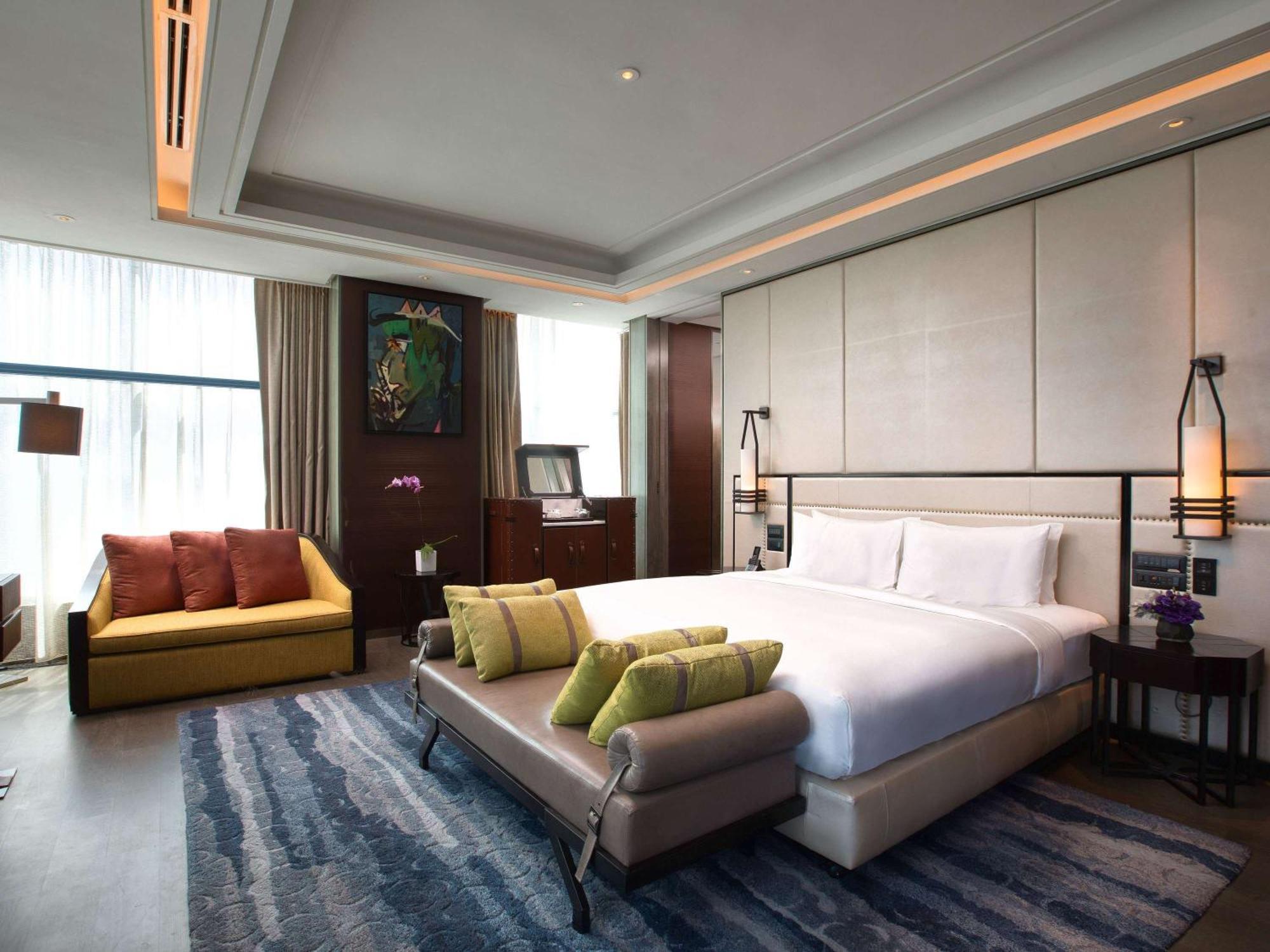 Sofitel Kuala Lumpur Damansara Hotel Exterior photo A bedroom at the hotel